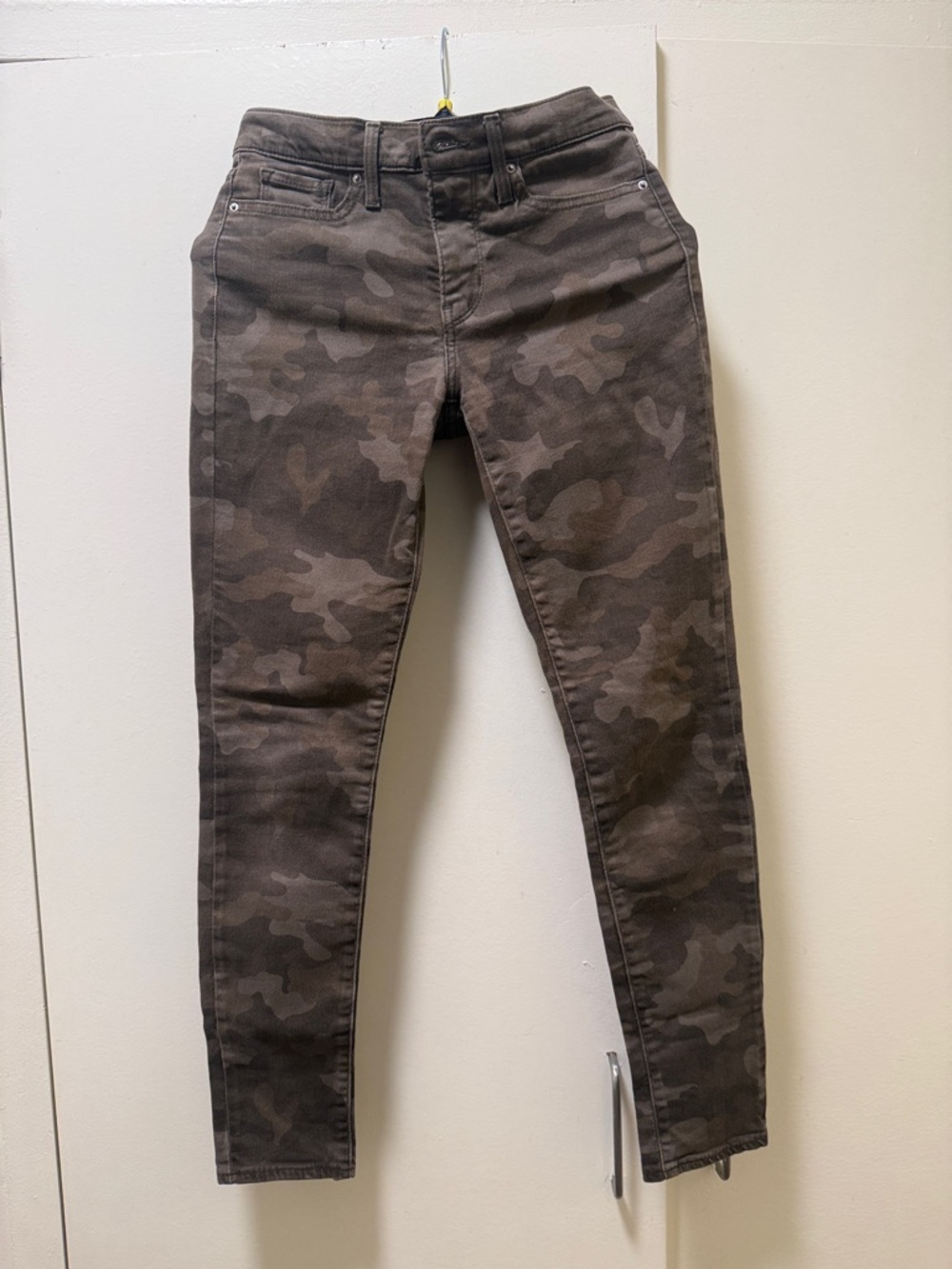 Levi's Women's Camouflage Skinny Jeans in Dark Green/Brown